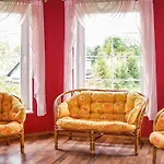 بيت للعطل 4 Bedroom Stunning In Kamień