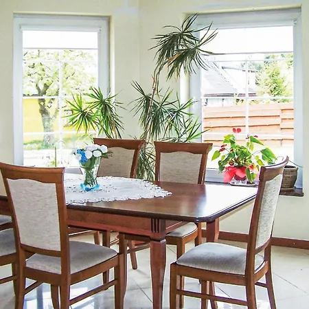 Four-bedroom In Vakantiehuis Kamień