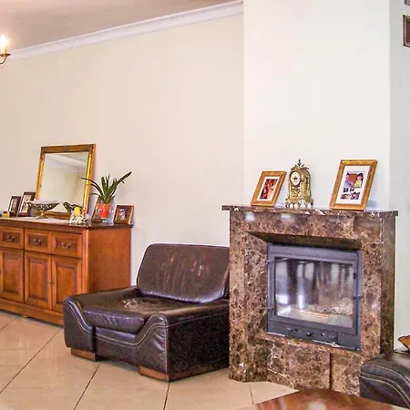 Four-bedroom In Vakantiehuis *