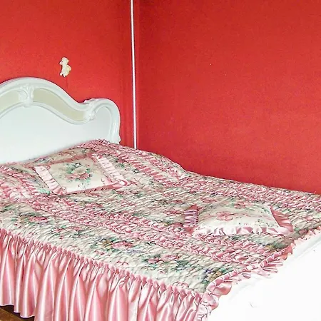 בית נופש 4 Bedroom Stunning In